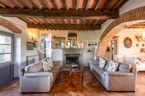 Casale con piscina a