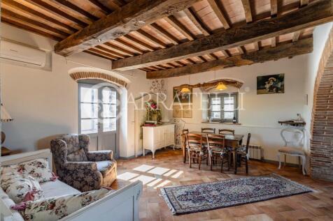 Casale con piscina a