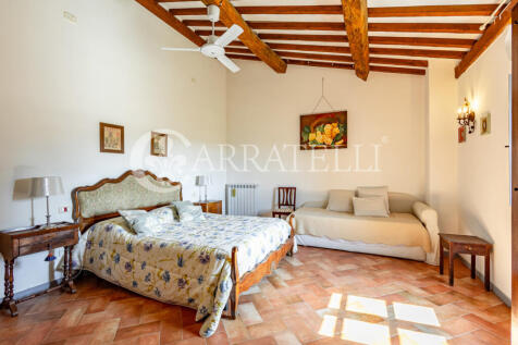 Casale con piscina a