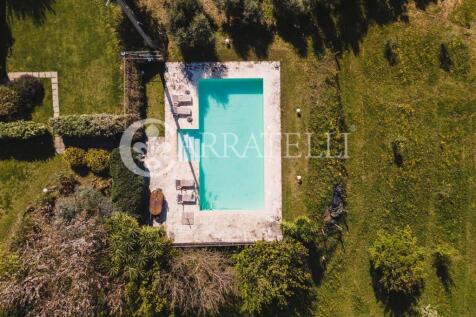 Casale con piscina a