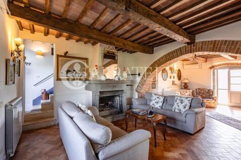 Casale con piscina a