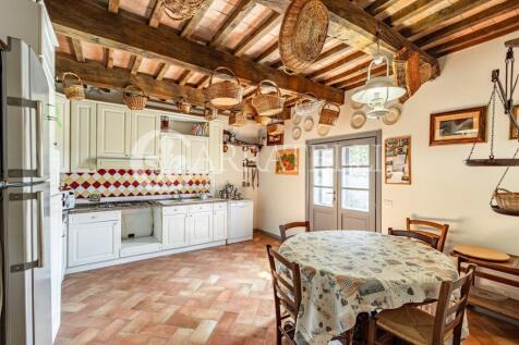 Casale con piscina a