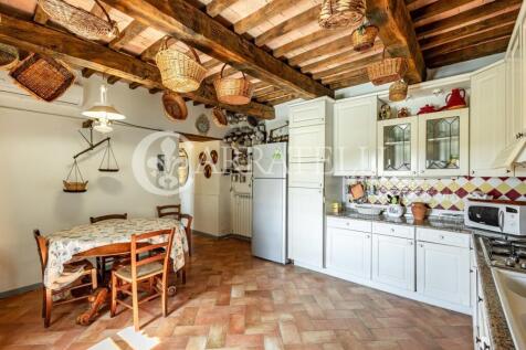 Casale con piscina a