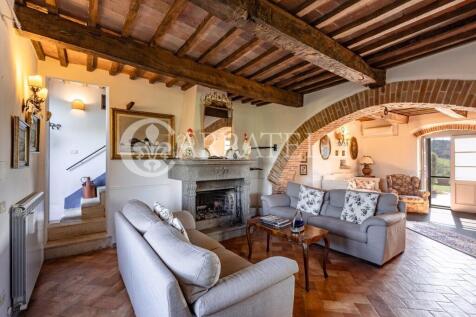 Casale con piscina a