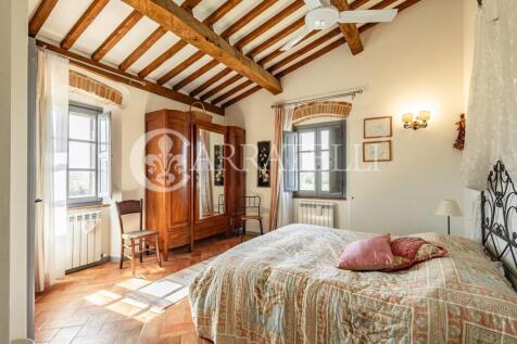 Casale con piscina a