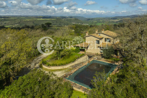 Casale con piscina a