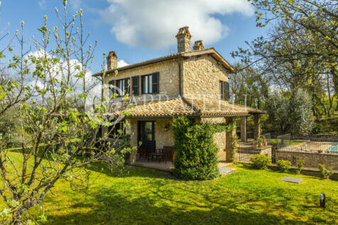 Casale con piscina a
