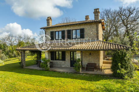 Casale con piscina a