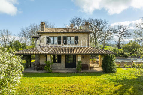 Casale con piscina a