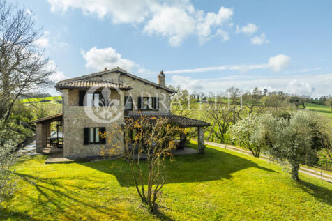 Casale con piscina a