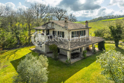 Casale con piscina a