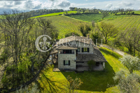 Casale con piscina a