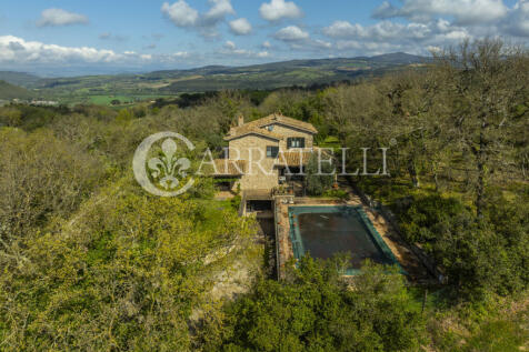 Casale con piscina a