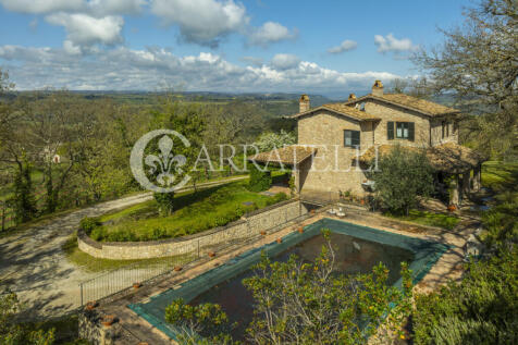 Casale con piscina a