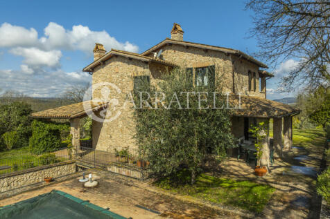 Casale con piscina a