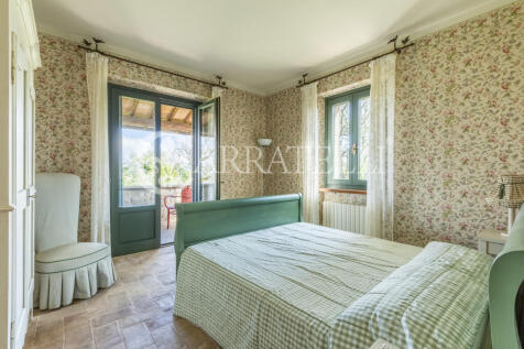 Casale con piscina a