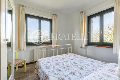 Casale con piscina a