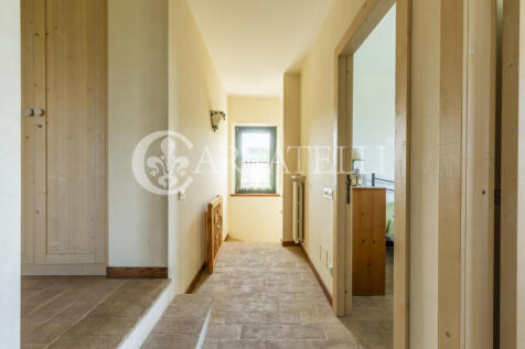 Casale con piscina a
