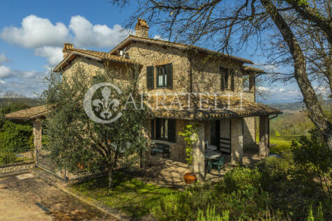 Casale con piscina a