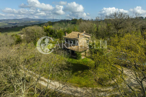 Casale con piscina a