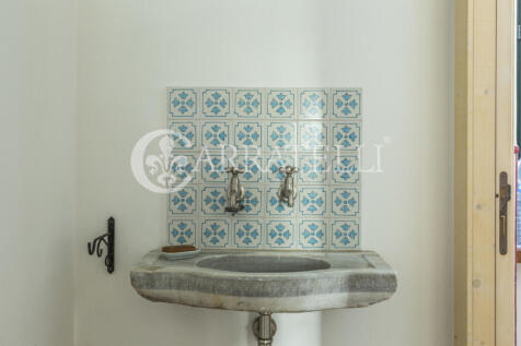 Casale con piscina a