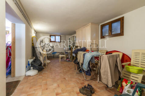 Casale con piscina a