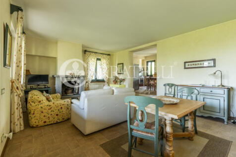 Casale con piscina a