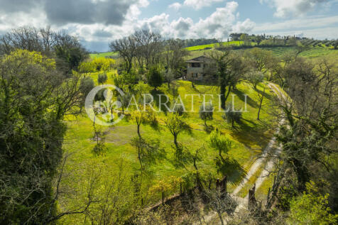 Casale con piscina a
