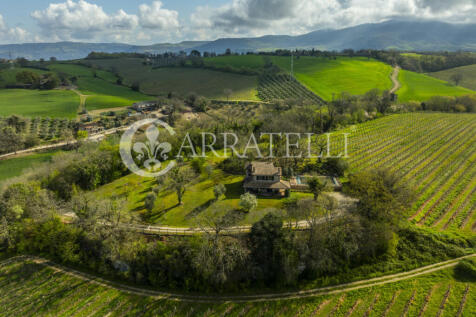 Casale con piscina a
