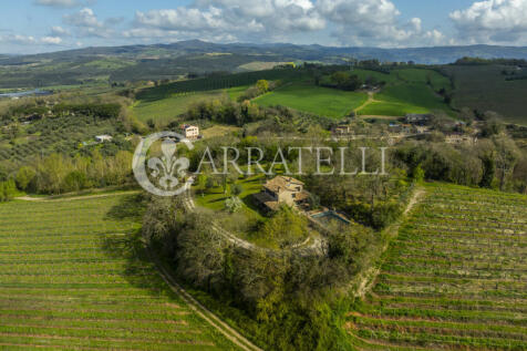 Casale con piscina a