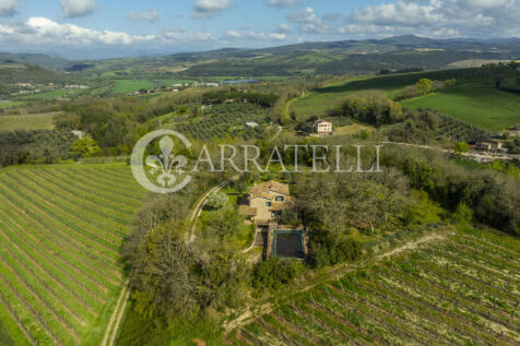 Casale con piscina a