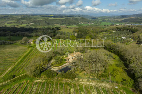 Casale con piscina a