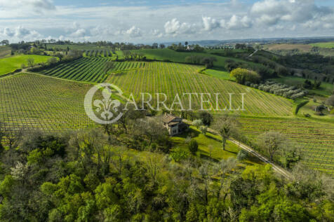 Casale con piscina a