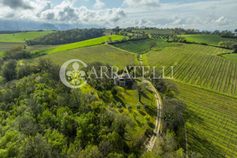 Casale con piscina a