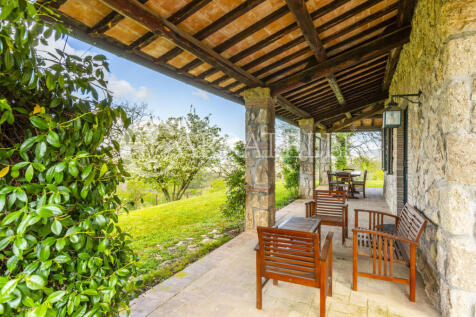 Casale con piscina a