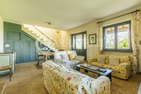 Casale con piscina a
