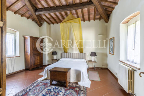 Casale con depandanc