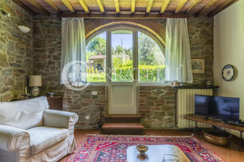 Casale con depandanc