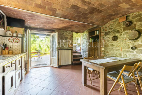 Casale con depandanc