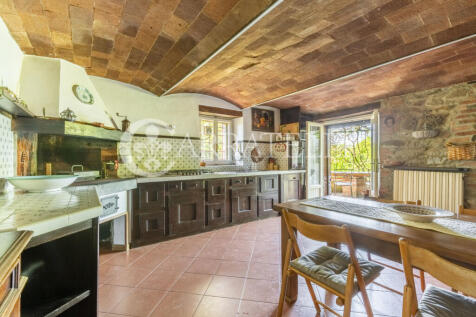 Casale con depandanc