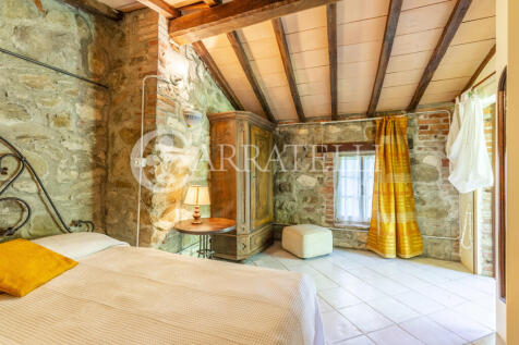 Casale con depandanc