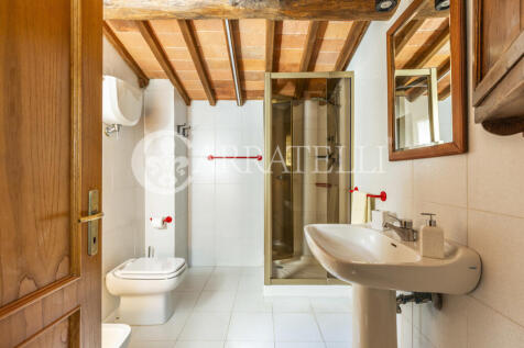 Casale con depandanc