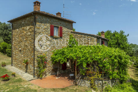 Casale con depandanc