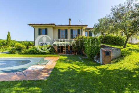 Villa moderna con pi