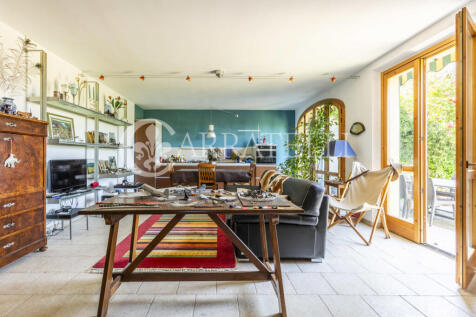 Villa moderna con pi