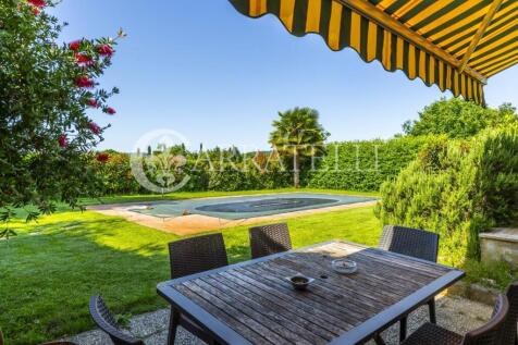 Villa moderna con pi