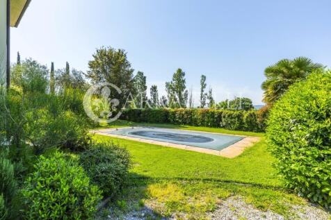 Villa moderna con pi
