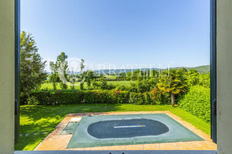 Villa moderna con pi