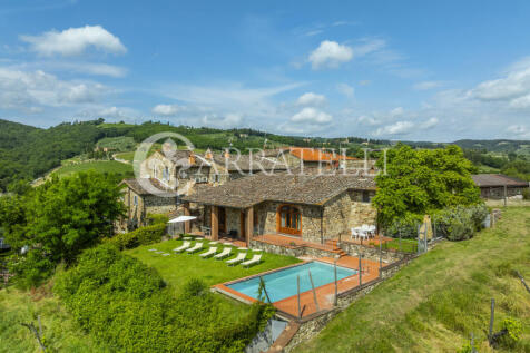 Casale con giardino 