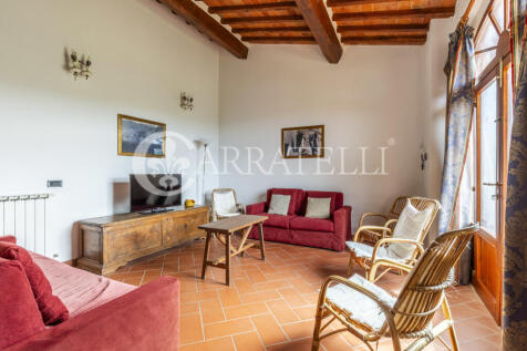 Casale con giardino 